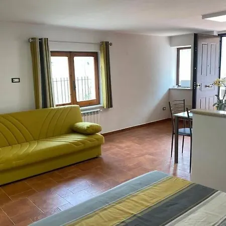 Alloggio A Via Impero Lenola